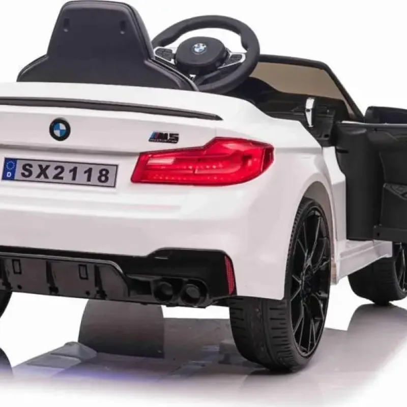 Дитяча акумуляторна машинка BMW M5 DRIFT Біла Дитяча акумуляторна машинка BMW M5 DRIFT Біла