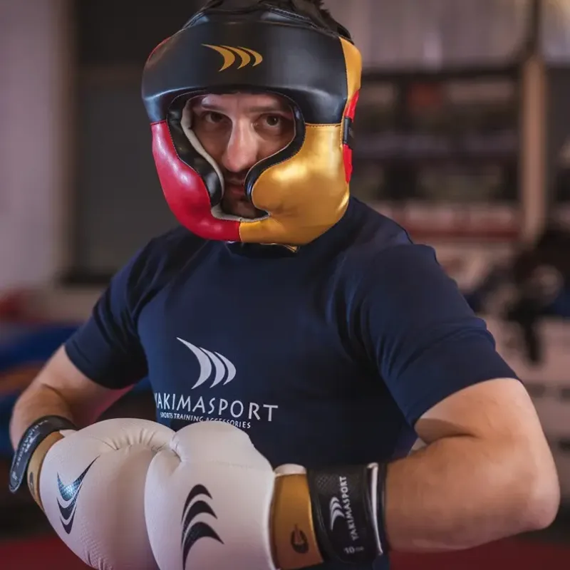Боксерський шолом Yakimasport із захистом вилиць Боксерський шолом Yakimasport із захистом вилиць