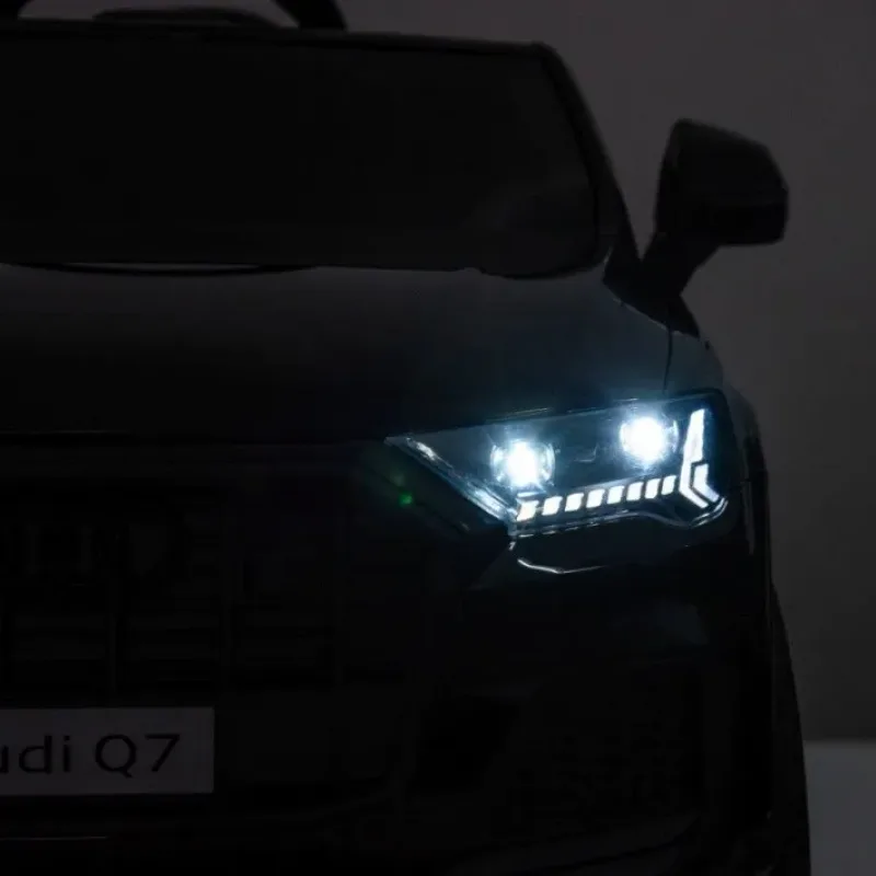 Дитяча акумуляторна машинка Audi Q7 NEW LIFT Синя Дитяча акумуляторна машинка Audi Q7 NEW LIFT Синя