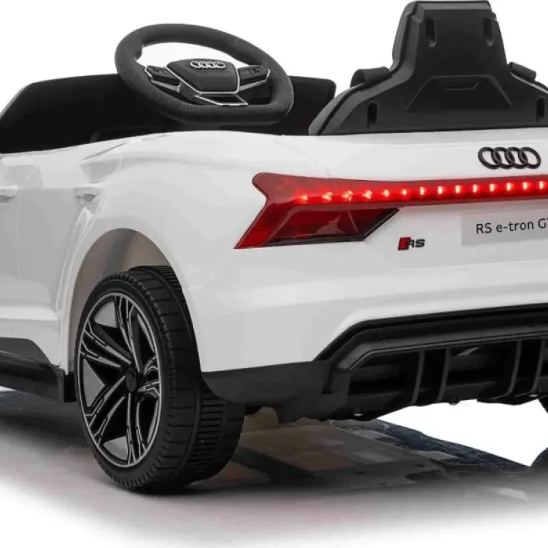 Дитяча акумуляторна машинка Audi RS E-Tron GT Біла Дитяча акумуляторна машинка Audi RS E-Tron GT Біла