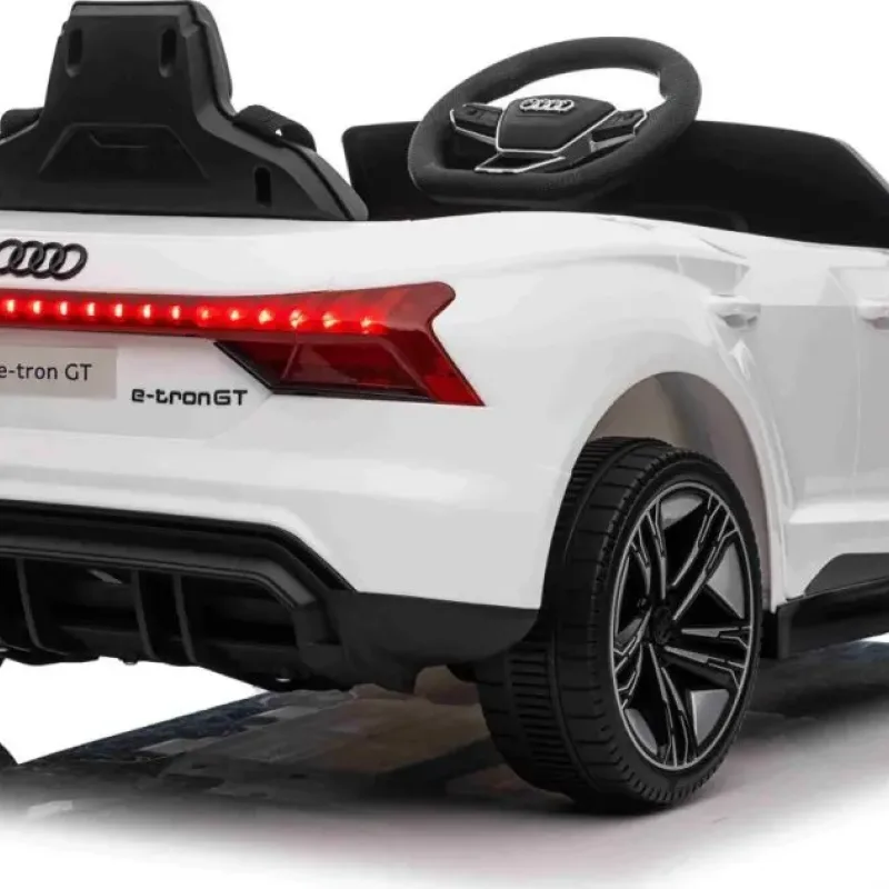 Дитяча акумуляторна машинка Audi RS E-Tron GT Біла