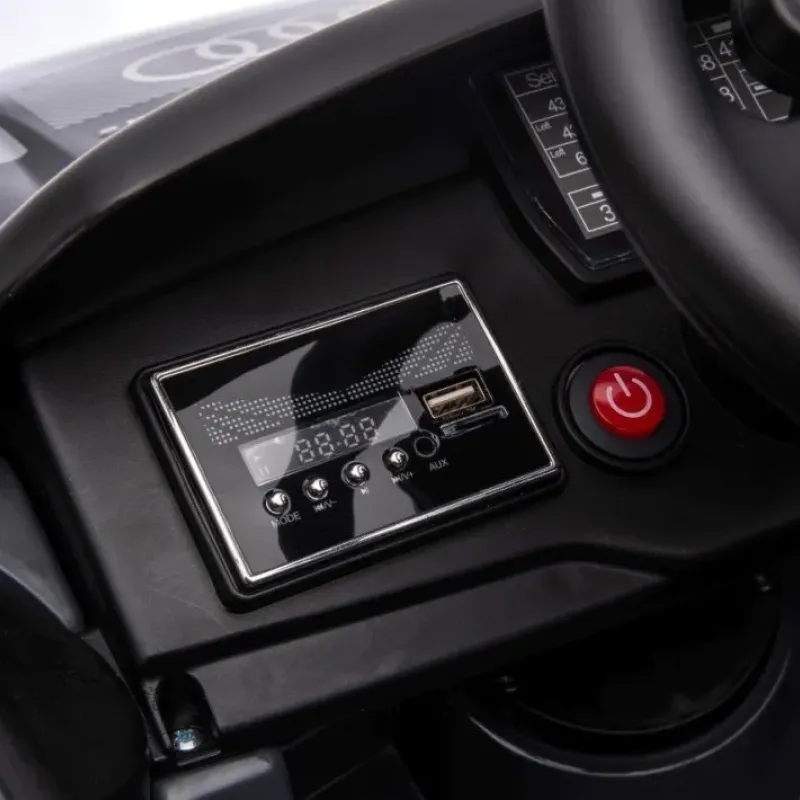 Дитяча акумуляторна машинка Audi RSQ E-TRON Сіра Дитяча акумуляторна машинка Audi RSQ E-TRON Сіра