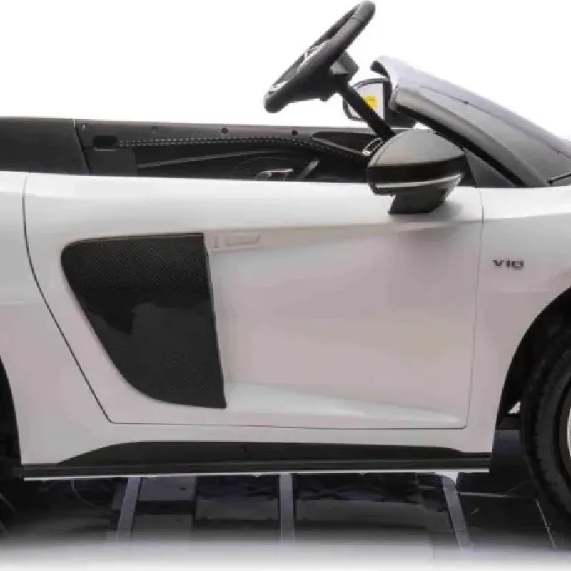 Дитяча акумуляторна машинка Audi Spyder R8 LIFT Біла