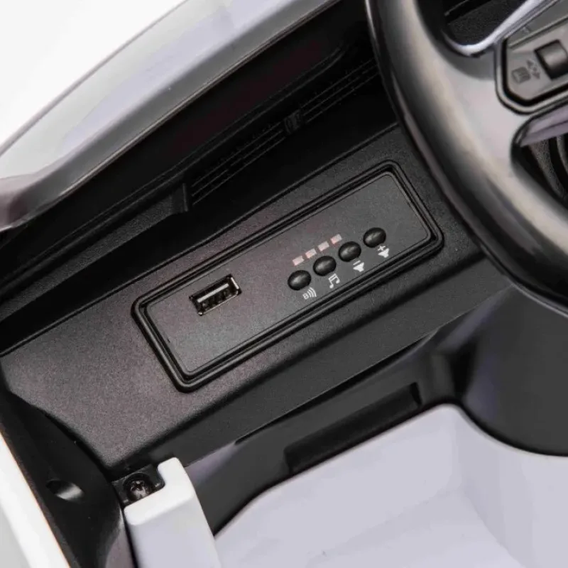 Дитяча акумуляторна машинка Audi SQ8 Біла