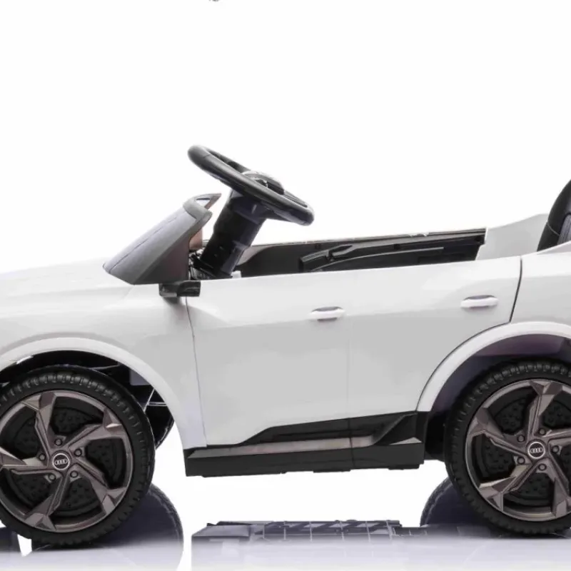 Дитяча акумуляторна машинка Audi SQ8 Біла