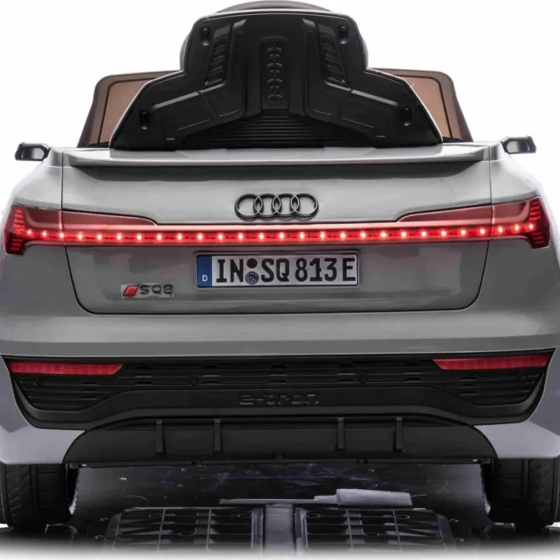 Дитяча акумуляторна машинка Audi SQ8 Сіра