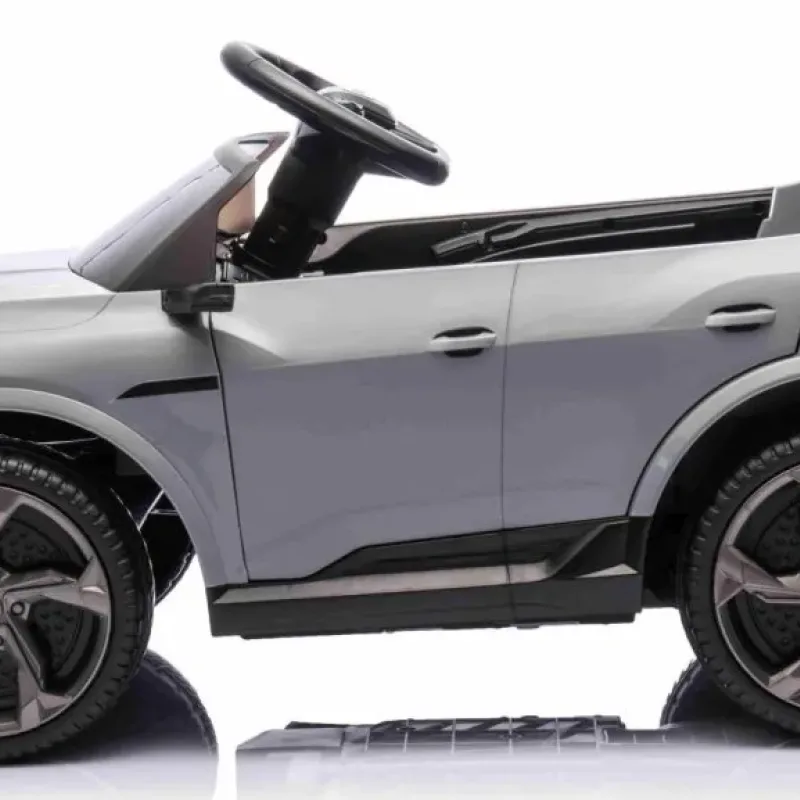 Дитяча акумуляторна машинка Audi SQ8 Сіра