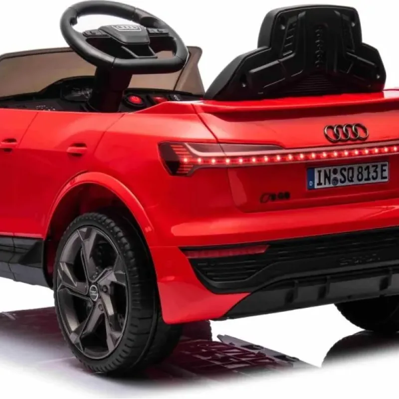 Дитяча акумуляторна машинка Audi SQ8 Червона