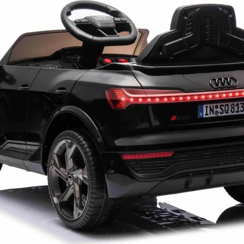 Дитяча акумуляторна машинка Audi SQ8 Чорна Дитяча акумуляторна машинка Audi SQ8 Чорна
