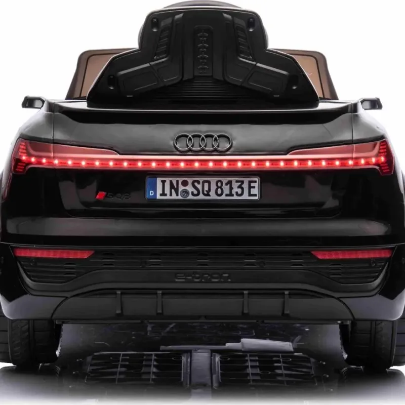Дитяча акумуляторна машинка Audi SQ8 Чорна Дитяча акумуляторна машинка Audi SQ8 Чорна