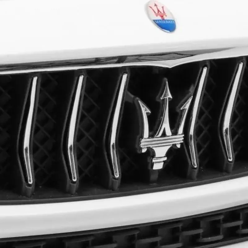 Дитяча акумуляторна машинка Maserati Ghibli Біла Дитяча акумуляторна машинка Maserati Ghibli Біла