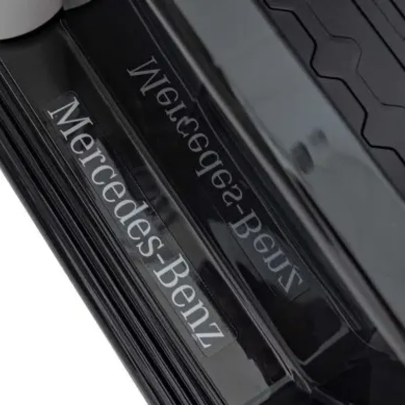 Дитяча акумуляторна машинка Mercedes Benz EQG Чорна