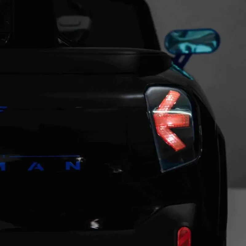 Дитяча акумуляторна машинка Mini Concept Aceman Чорна Дитяча акумуляторна машинка Mini Concept Aceman Чорна
