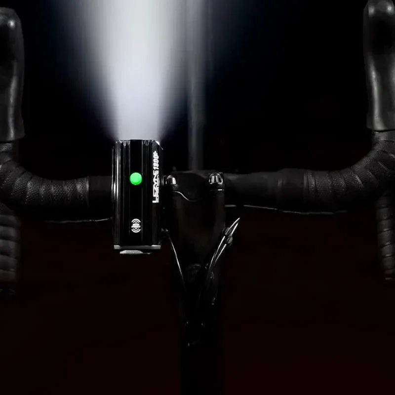 Передній ліхтар LEZYNE SUPER DRIVE SMART 1800+ Передній ліхтар LEZYNE SUPER DRIVE SMART 1800+