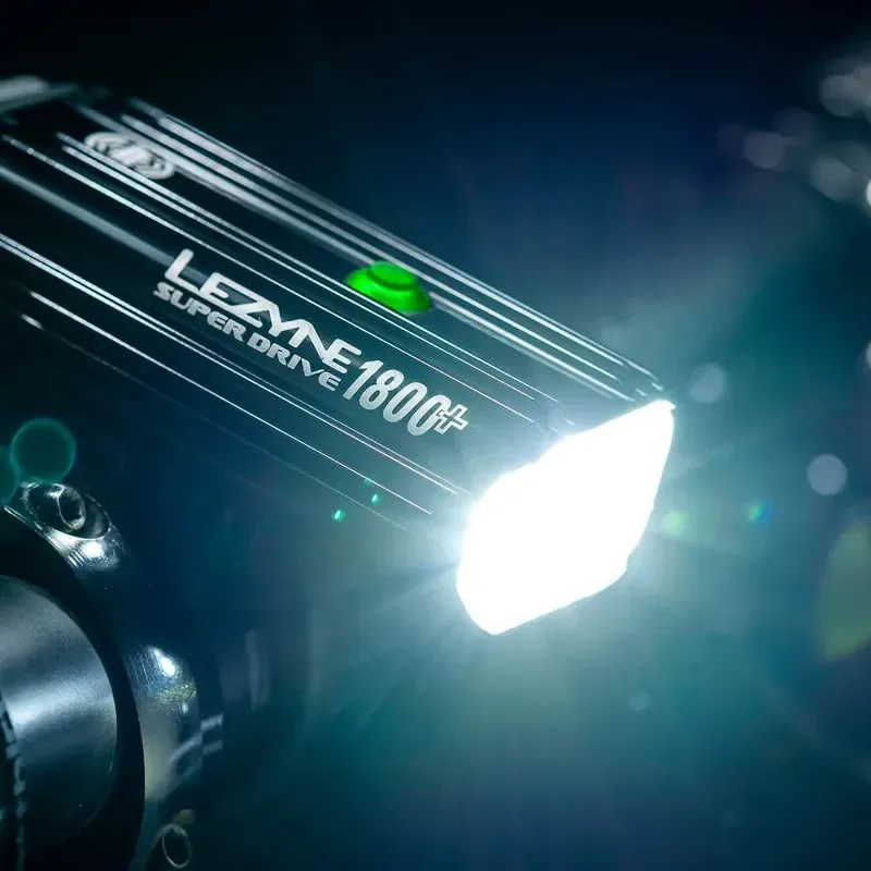 Передній ліхтар LEZYNE SUPER DRIVE SMART 1800+ Передній ліхтар LEZYNE SUPER DRIVE SMART 1800+