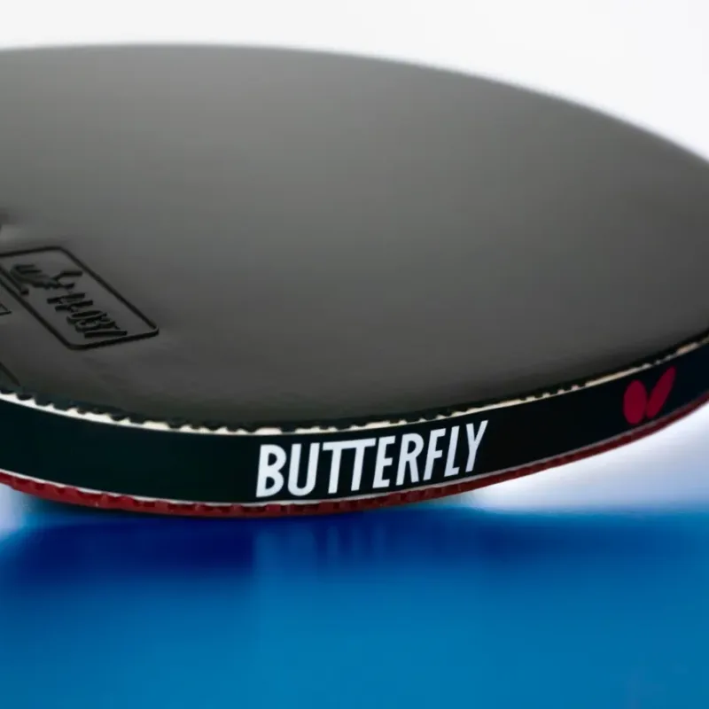 Ракетка для настільного тенісу BUTTERFLY Timo Boll Carbon, чорно-червона Ракетка для настільного тенісу BUTTERFLY Timo Boll Carbon, чорно-червона