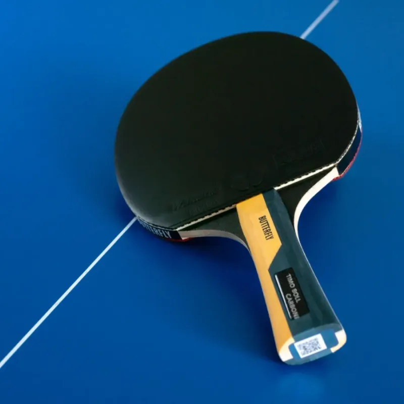 Ракетка для настільного тенісу BUTTERFLY Timo Boll Carbon, чорно-червона Ракетка для настільного тенісу BUTTERFLY Timo Boll Carbon, чорно-червона