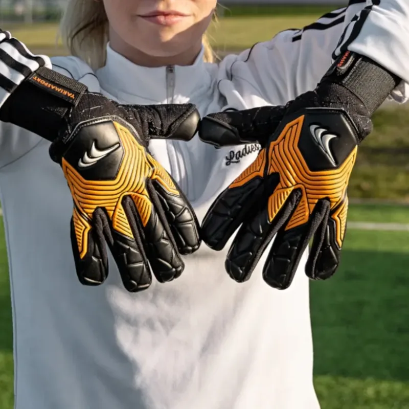 Рукавички воротарські Yakimasport PRO ONE р. 8, чорно-оранжеві