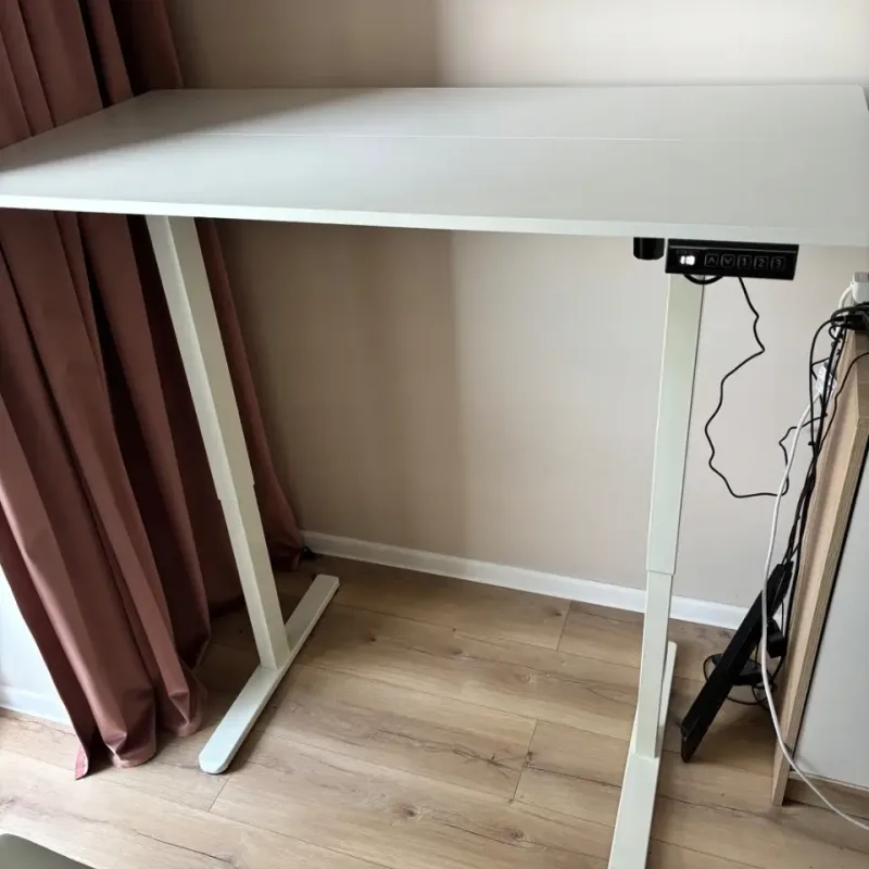 Комп'ютерний стіл SENSE7 NOJO LIGHT 120×60 см з електричним регулюванням висоти, білий Комп'ютерний стіл SENSE7 NOJO LIGHT 120×60 см з електричним регулюванням висоти, білий