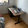 Комп'ютерний стіл SENSE7 NOJO LIGHT 140×70 см з електричним регулюванням висоти, темно-коричневий Комп'ютерний стіл SENSE7 NOJO LIGHT 140×70 см з електричним регулюванням висоти, темно-коричневий